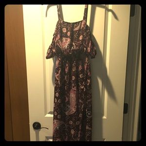 Maxi dress with cold shoulder ruffle